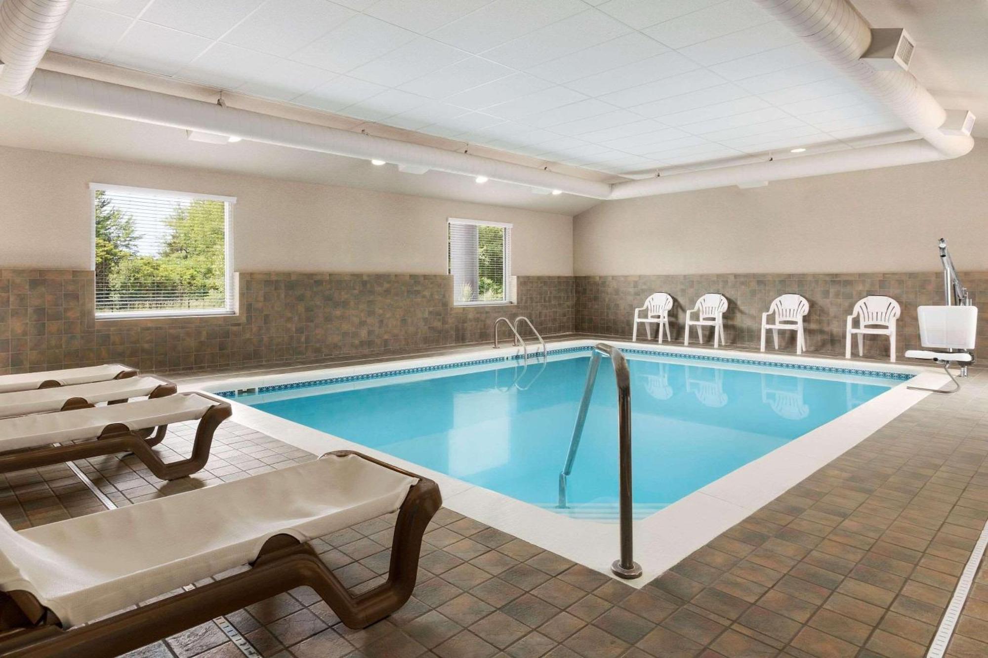 Country Inn & Suites By Radisson, Holland, Mi Luaran gambar